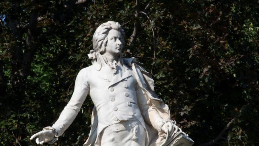 Pomnik autora muzyki Mozarta w austriackim Wiedniu.